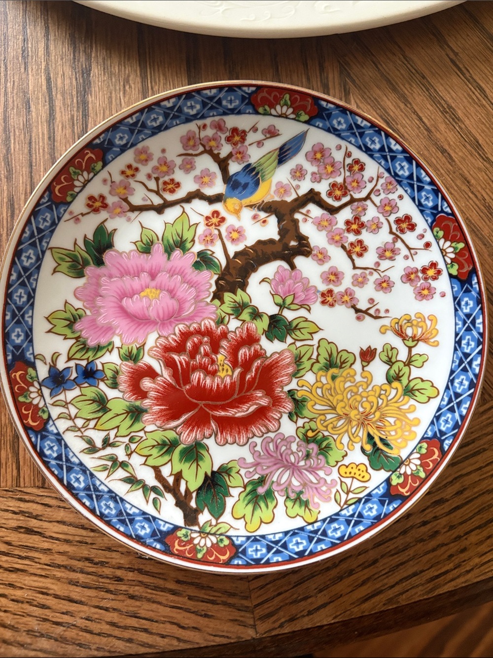 This is a vintage Eiwa Kinsei Japanese porcelain decorative plate